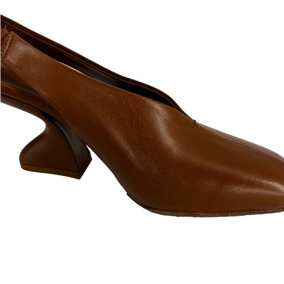 Salvatore Ferragamo Chunky-Heel Sloane 85MM Pumps - Picture 12 of 16